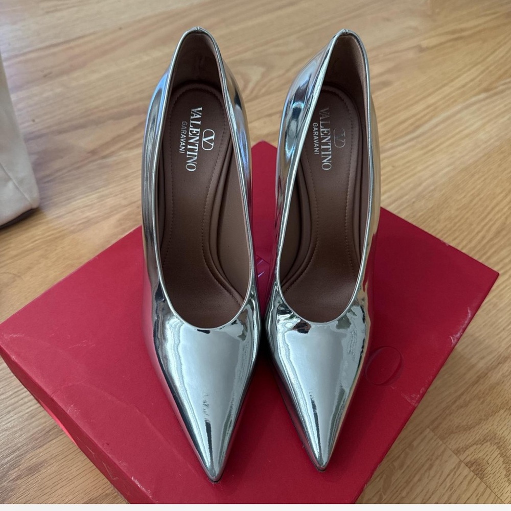 Valentino Garavani Nite-Out Metalic Leather Pumps size 38 1/2
